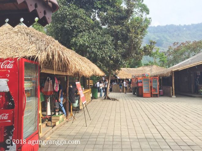 Toko di The Lodge Maribaya