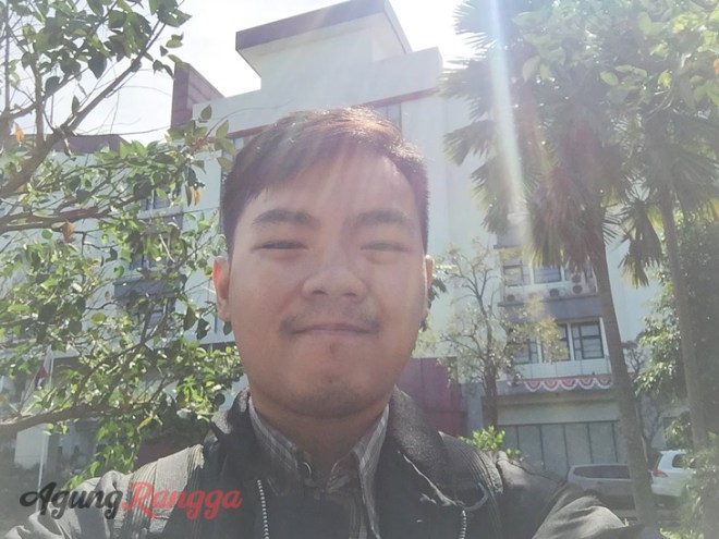 April - Kerjanya bolak-balik kampus melulu