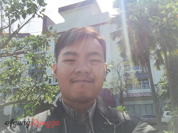 April - Kerjanya bolak-balik kampus melulu