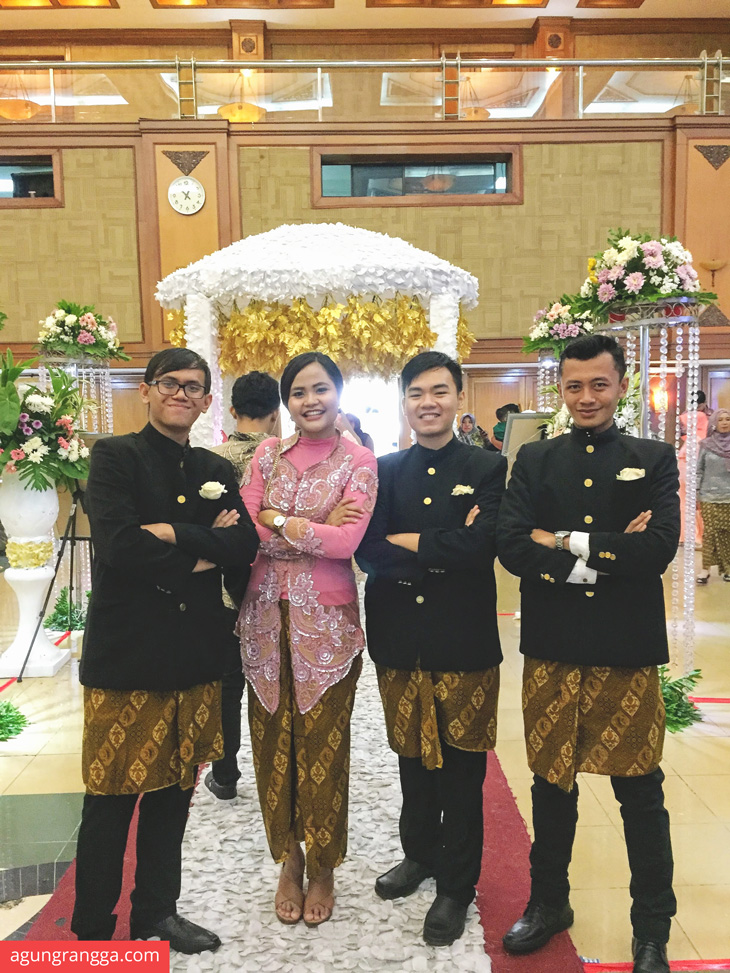 Groomsmen dan Bridesmaids