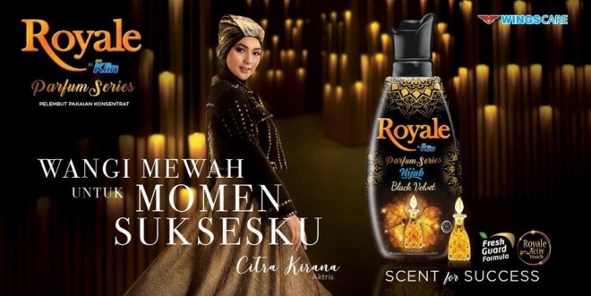 Citra Kirana sebagai brand ambassador Royale by So Klin Hijab Black Velvet