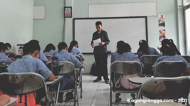 Ketika menyebarkan kuesioner ke anak-anak SD